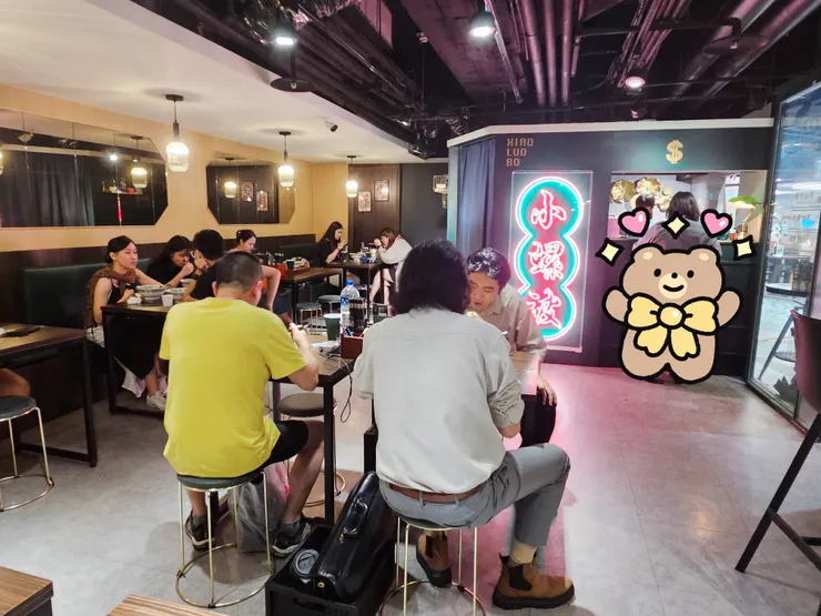 ●復古裝潢，空間大，蠻悠閒的