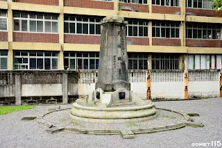 原本位於基隆站前的銅像基座被安置到歷史園區內