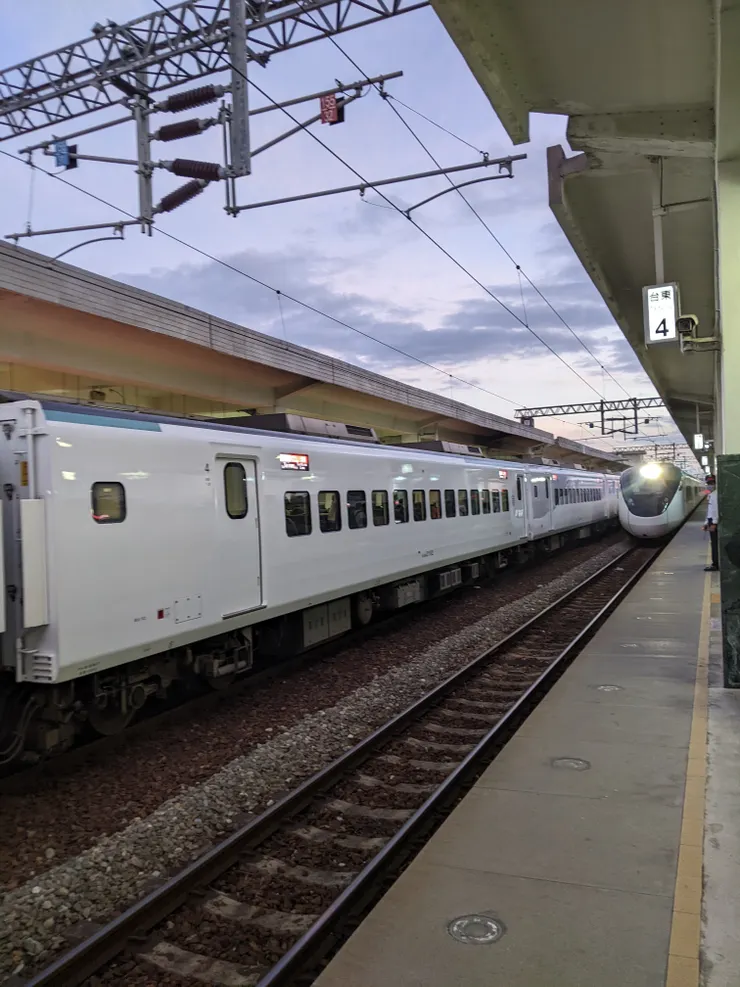 新自強3000進站囉!