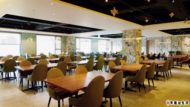 交誼廳，裡面有簡單的桌遊和兒童書籍