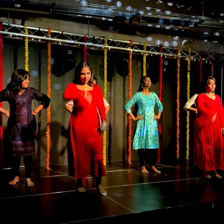 印度學生會排練的舞蹈表演，熱情的舞姿非常炒熱氣氛。