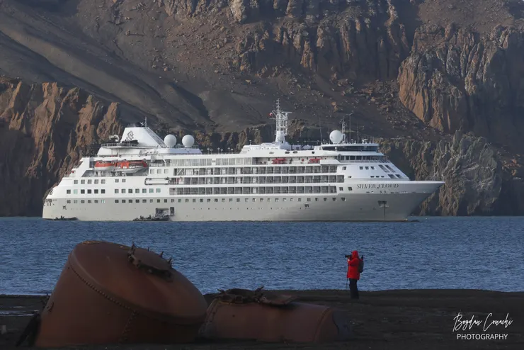 感謝郵輪攝影師美照，在南極那幾天就是這樣在大船小船上上下下的奔波