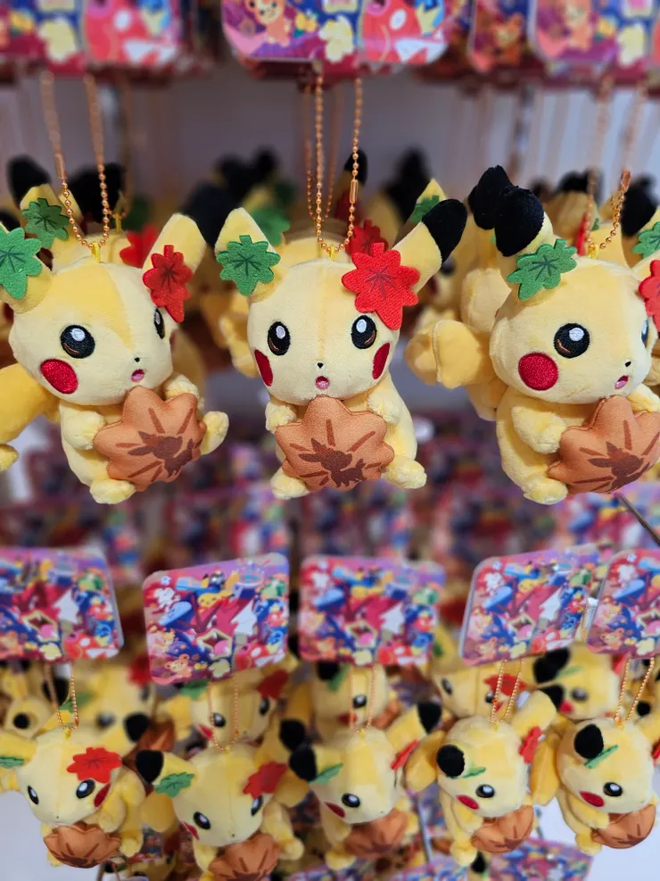 廣島車站 寶可夢商店 抱著楓葉饅頭的皮卡丘