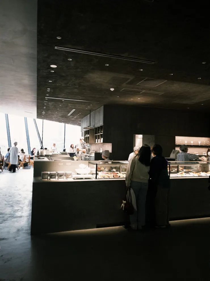 灰矇矇的店內，我真的不知道在拍什麼XD  希望有天能再訪囉!!