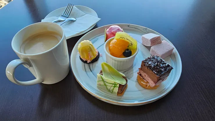 基隆長榮桂冠酒店19樓海景咖啡廳的下午茶!