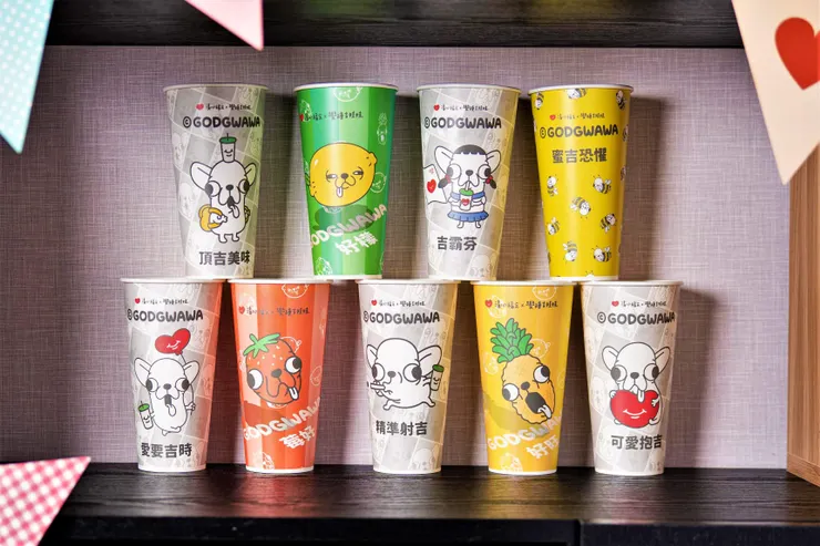 圖說：清心福全與變種吉娃娃第四波聯名紙杯大玩諧音梗，九款幽默設計席捲全台。（資料來源：清心福全）