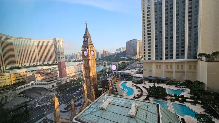 我和老爸在澳門的第三天早上居然是雨過天晴的好天氣!我和老爸都直呼見鬼了!因為前一晚還下暴雨!