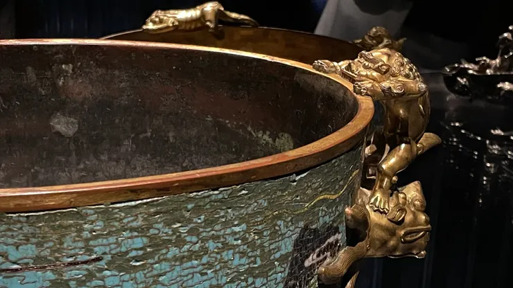 被稱為「蒂索花盆」的圓盆，明清時期，巴黎裝置藝術博物館典藏