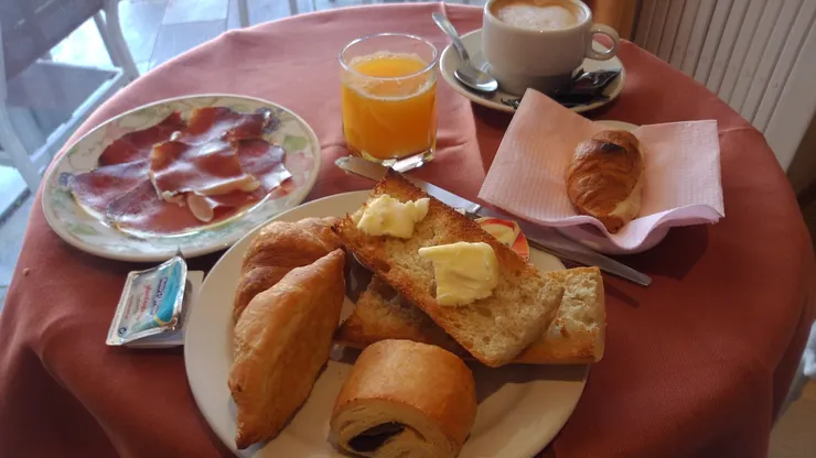 很多澱粉的早餐XD…絕對不怕吃不飽