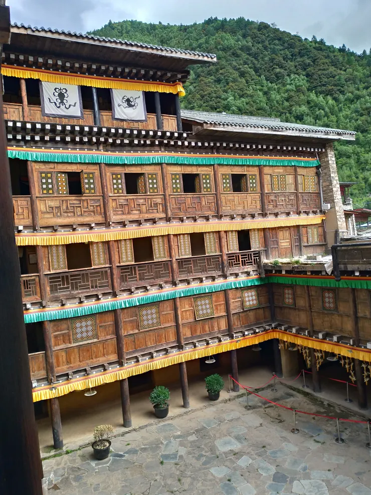 內部有許多房間可以一一參觀