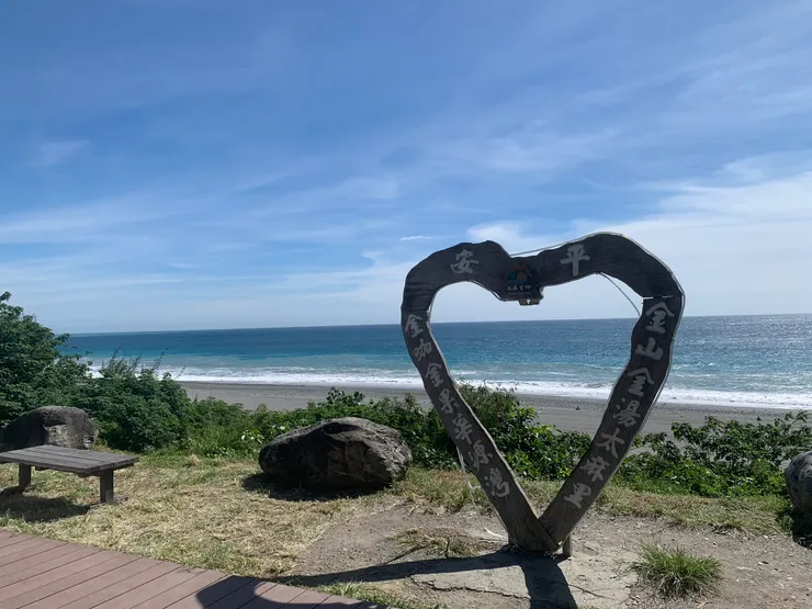 看到海邊的愛心覺得很幸福。