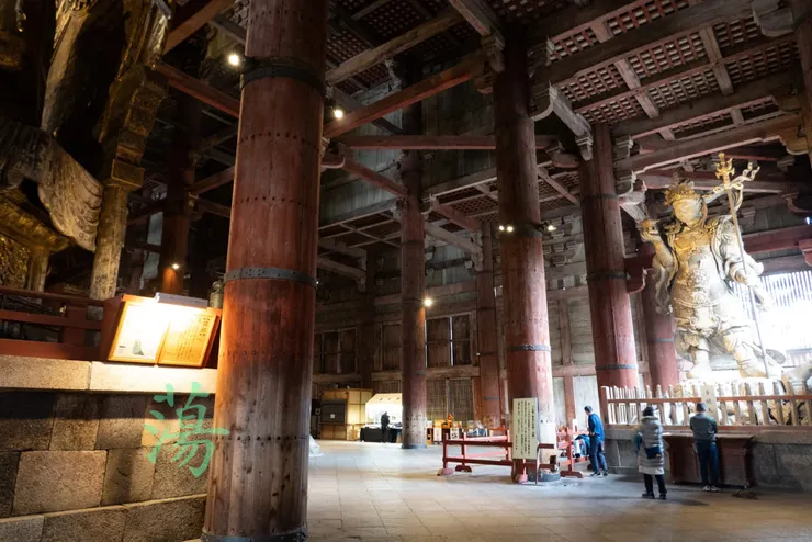 人少的大佛殿。