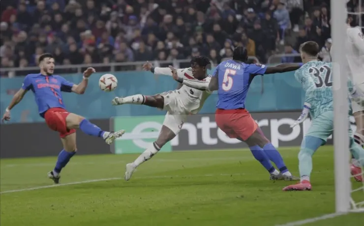 美度攻入一球助曼聯以2:0勝出