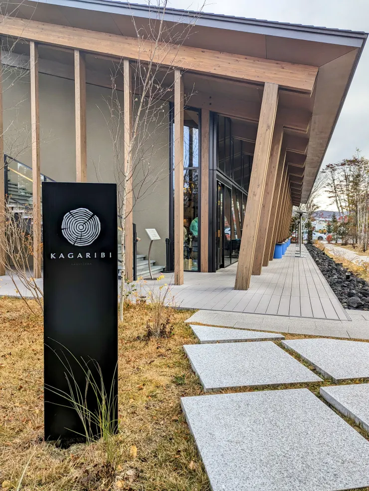 獨棟的早餐餐廳有大面的落地窗。