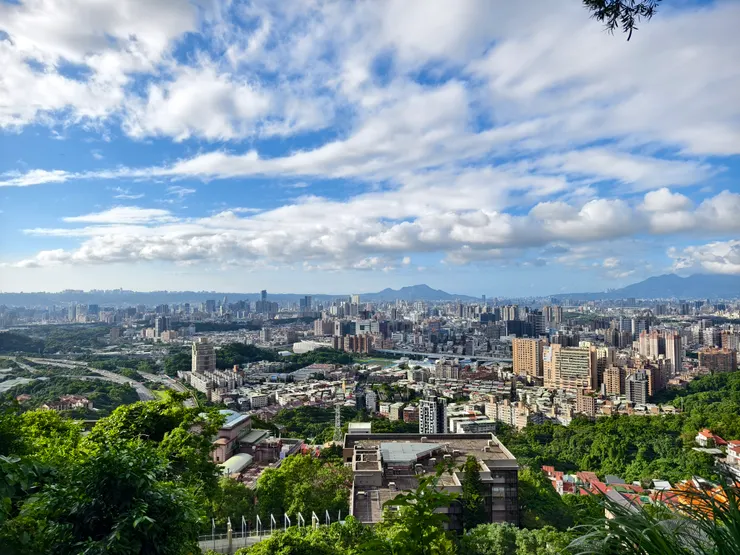 景觀台可見台北盆地與林口台地，照片為林口方向