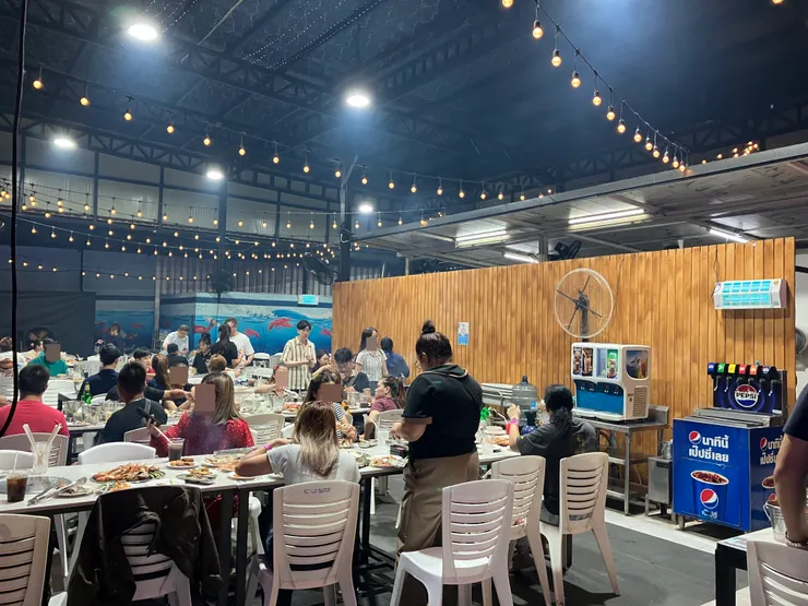 那片木牆後方就是洗手間