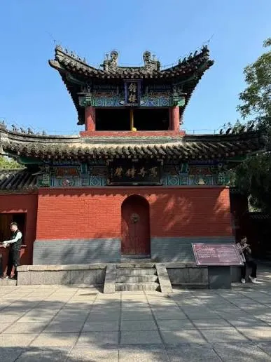 園區內鐘樓（圖片截圖於網路）