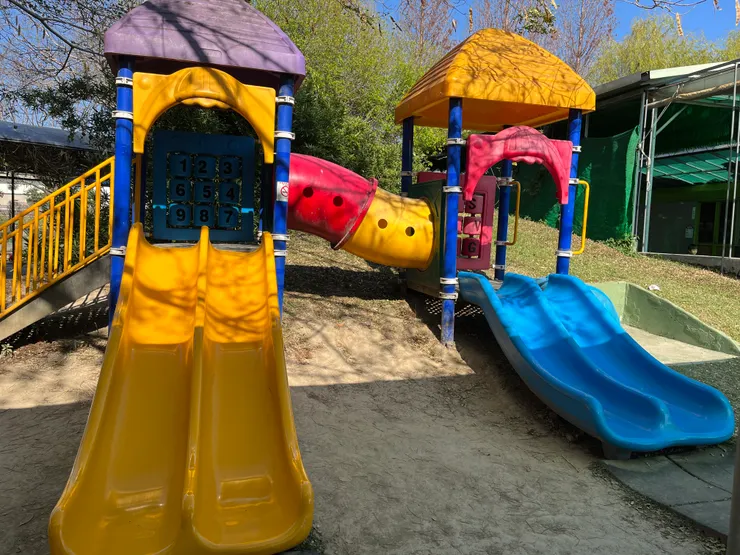 園區內另一個溜滑梯