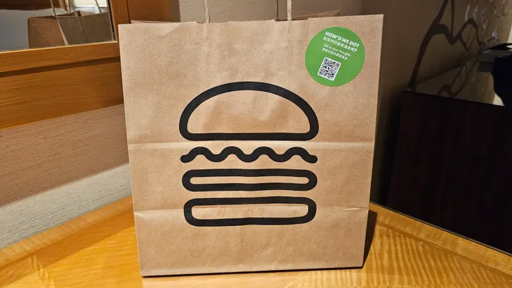 SHAKE SHACK的紙袋上也有漢堡!