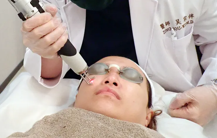 台北打皮秒│探索皮秒+蜂巢(超級鏡片ReFIX)-台北醫美診所推薦