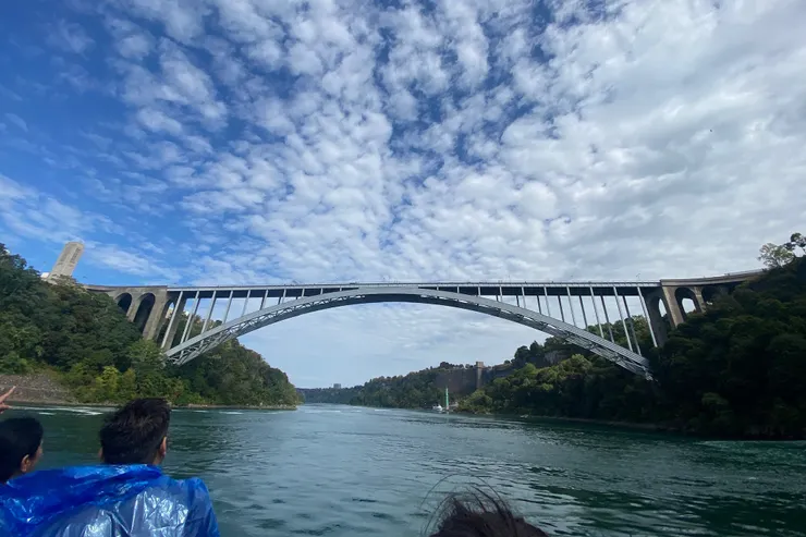 橫跨美加邊境的彩虹橋