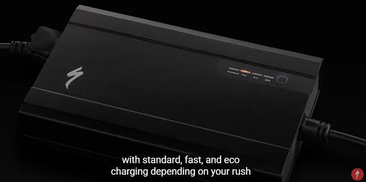 當大家都在強調大電池與續航力時,閃電更縮短了充電的時間,充電一個小時即可從0%到80% ,讓你不在電池焦慮。