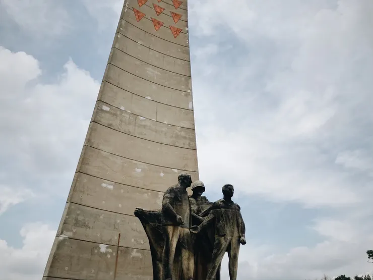 薩克森豪森集中營內蘇聯時期社會主義塔。/拍攝：蝦那