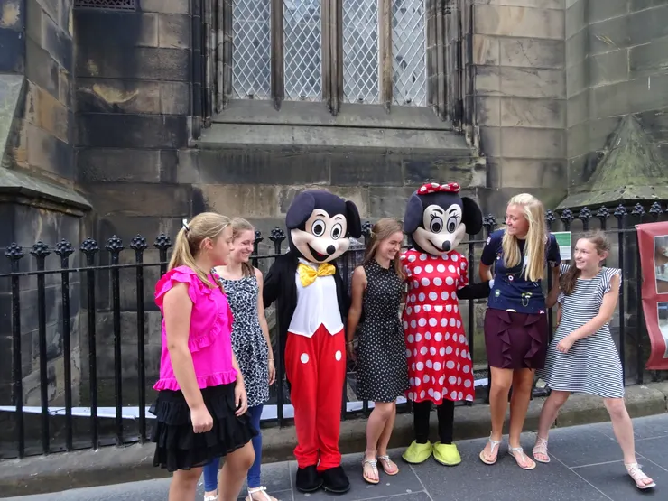 米老鼠為街頭帶來歡樂