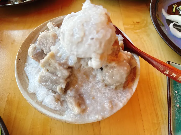 芋香西米露 $120/份 - 有分冰/熱兩種選擇，若點熱的價錢再加20元，芋頭量算足夠，上層還有一顆芋泥冰淇淋，吃起來十分爽口