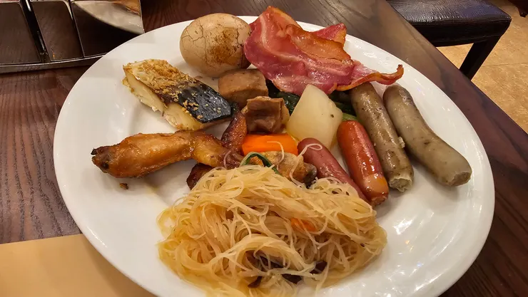 炒米粉和韓式烤雞翅也很好吃!