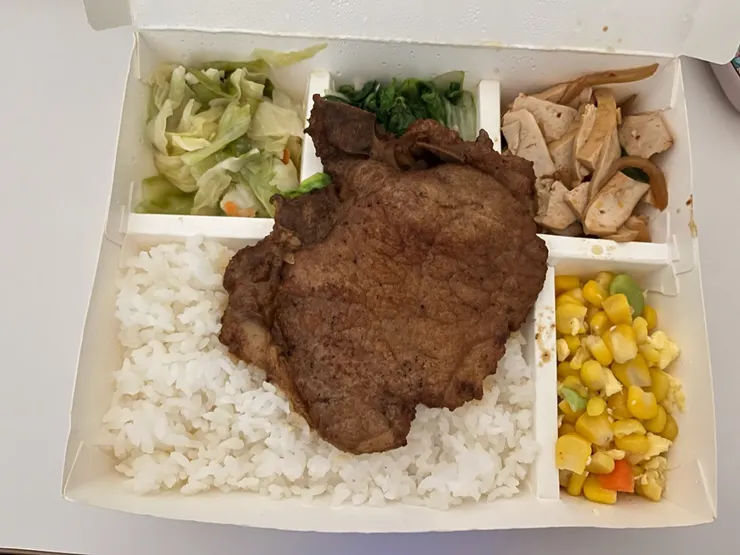 滷排骨不......怎麼一堆飯?