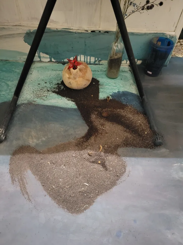 在家裡弄沙灘造景給小羽玩