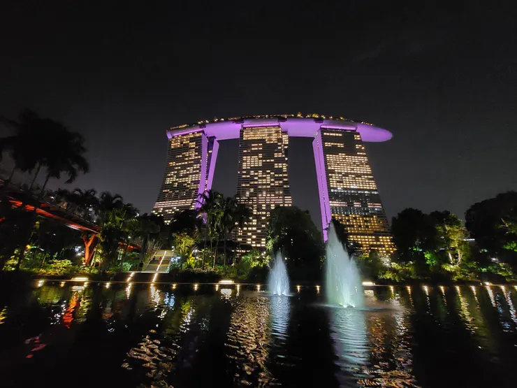 走錯路直接將錯就錯，在河岸散步拍金沙酒店（傳說中被柯南炸掉的那棟東西）