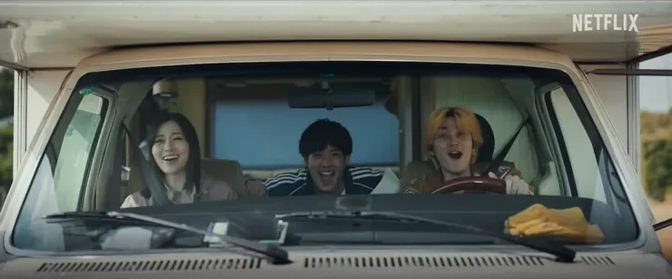 殭屍100影集裡的劇照