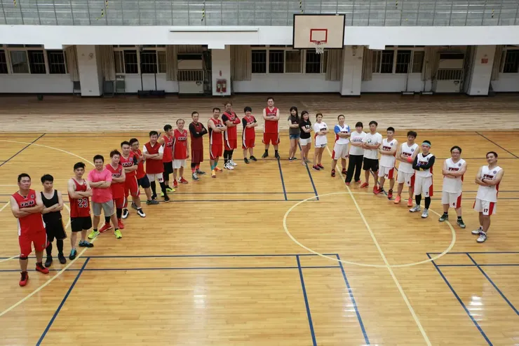 在校生 543 (紅) vs 畢業生 219 (白)