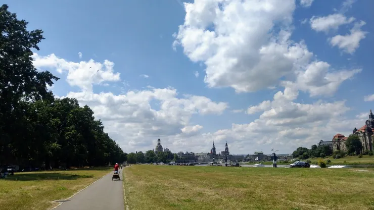 易北河的河濱自行車道