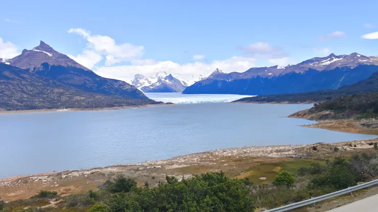 第一眼遠望莫雷諾冰川，覺得不過爾爾。