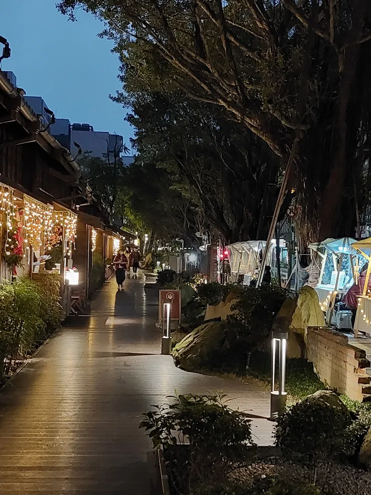 下雨冷冷清清提前收攤