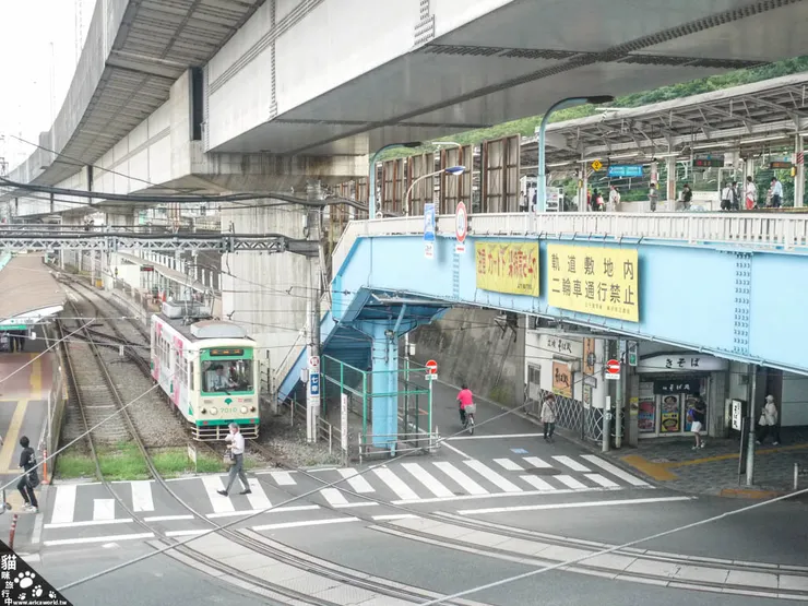 圖.電車等紅燈ing。