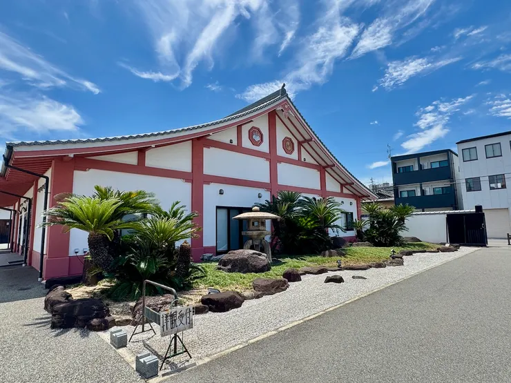 妙國寺內一座種有蘇鐵樹的小庭院（照片來源：北漂長住拍攝）