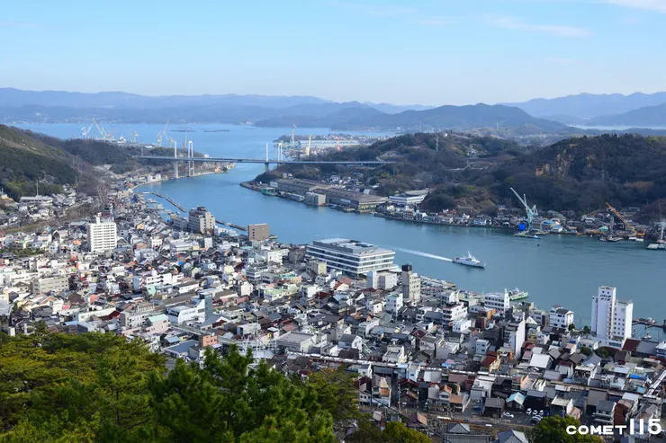 尾道市位於陸地與海運要衝，不但有懷舊的城市氛圍，更有壯闊的自然美景