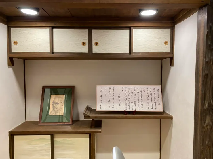 （左）林文月老師送給臺先生的肖像素描、是依王信所拍攝的臺先生影像來描繪(1983年)