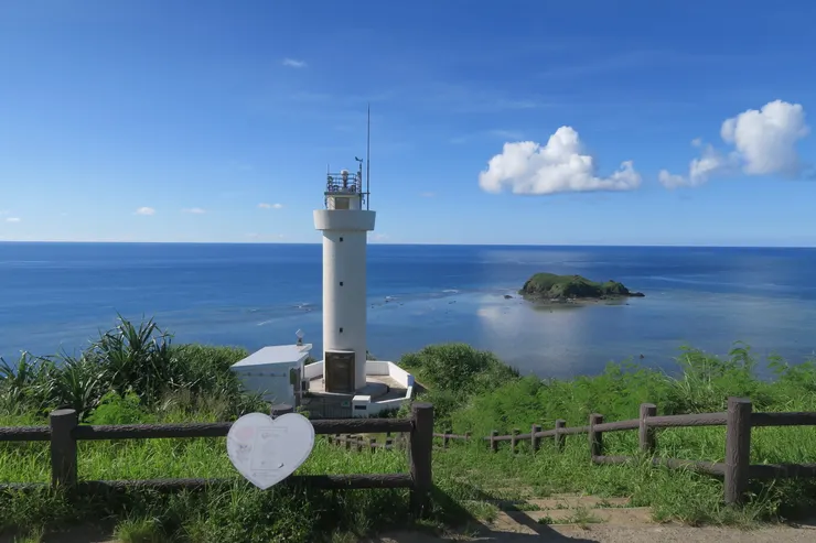 有趣的是它被列入日本推薦的約會地點之一。照片左邊那個愛心形狀的牌子大概是這麼寫的XD