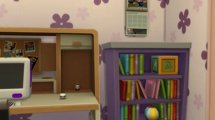 書桌這邊也有其他聖誕飾物,我本來以為這些東西能吃...