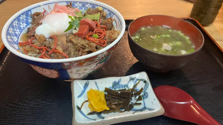 溫泉蛋讓丼飯畫龍點睛。