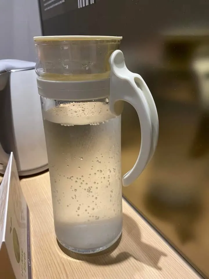 房間提供水壺自己到走廊裝氣泡水呦