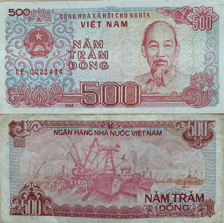 1988年版的500越南盾，折合約2美分、新臺幣0.66元。由於幣值過低，已經退出日常流通。主角為越南民主共和國創始人胡志明