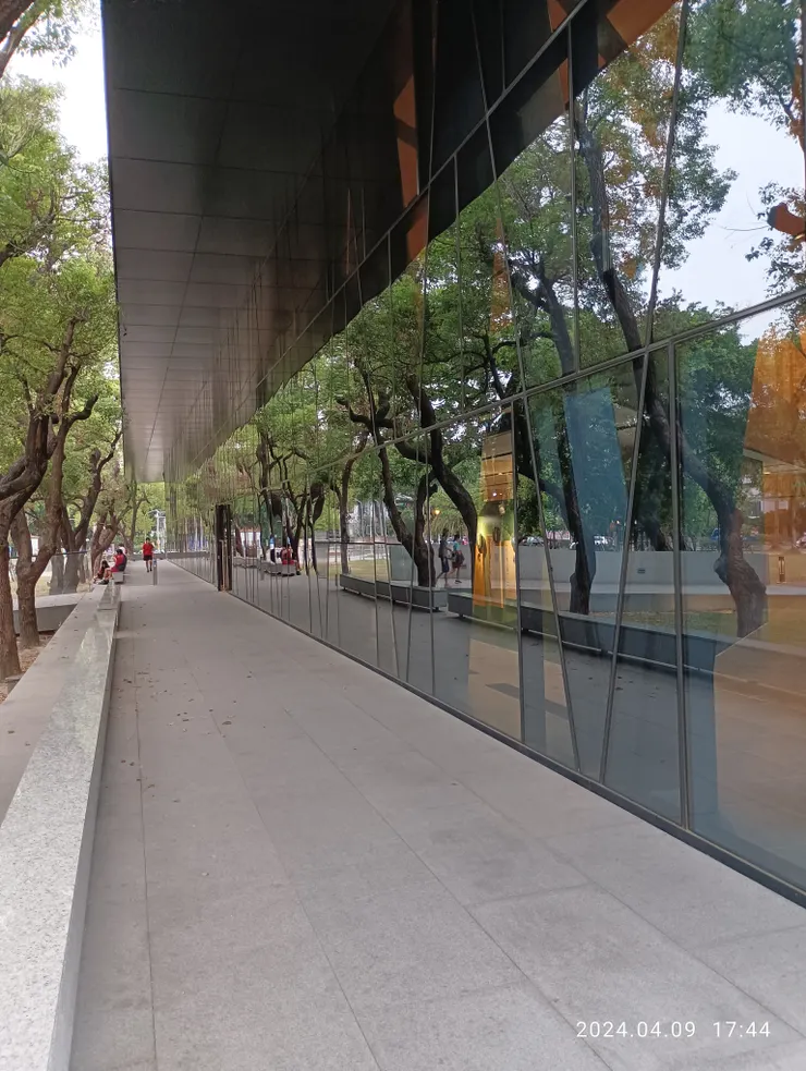 總圖誠品玻璃帷幕牆