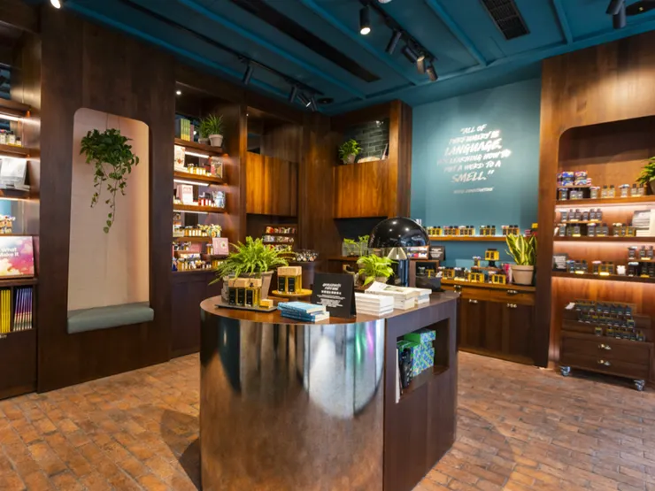 ▲ LUSH 分店都有不同主題，以上為忠孝店（圖片來源：擷取自 LUSH）