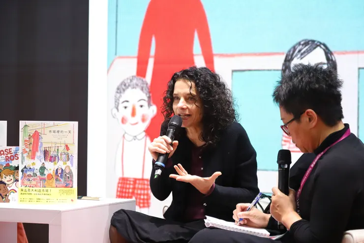 蘇珊娜・馬蒂安基利（Susanna Mattiangeli）於2025台北國際書展分享創作（圖：義大利經貿文化辦事處）